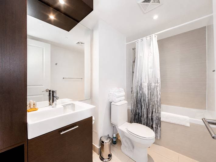 Apartamento vacacional entero, Suite de 2 dormitorios en el centro de Toronto cerca del distrito financiero, la Universidad de Toronto y los hospitales Uhn in Toronto, Lago Ontario (Kanada)