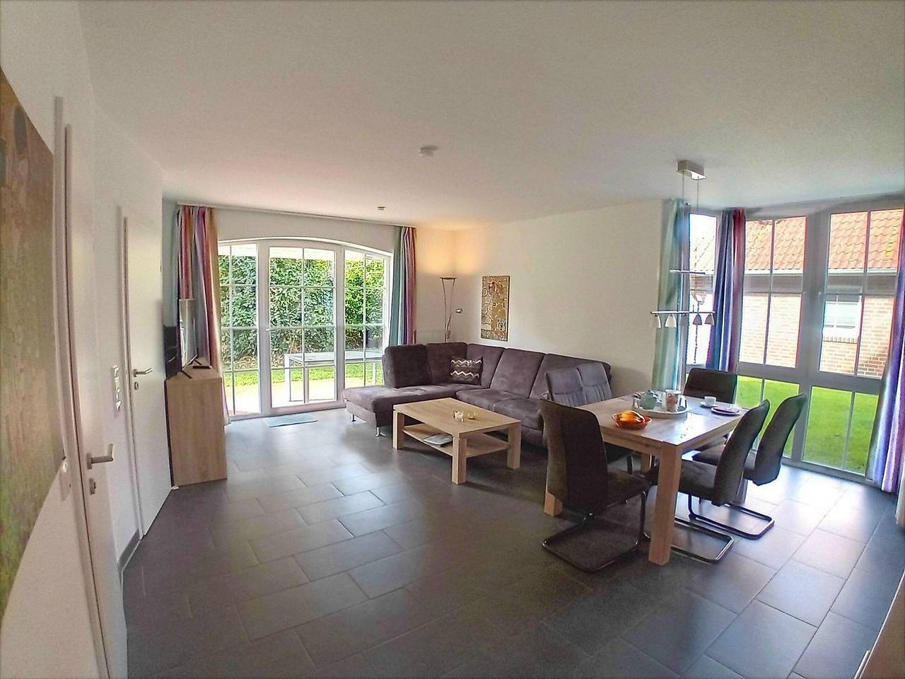 Ganze Wohnung, Hundefreundliche Ferienwohnung (70qm) für 4 Personen mit Garten und Gäste-Wc in Greetsiel, Krummhörn