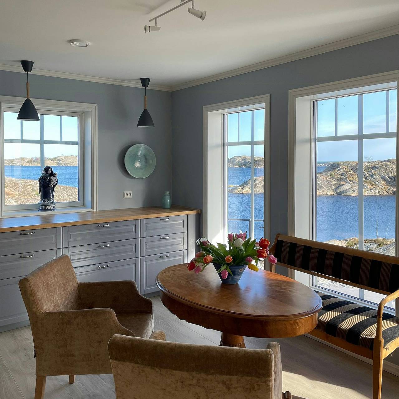 Modernes Strandhaus auf der autofreien Insel Vestre Sandøya in Sandøya