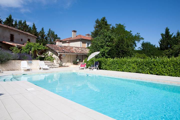 Gîte pour 4 personnes, avec piscine ainsi que terrasse et jardin à Cadalen - 2