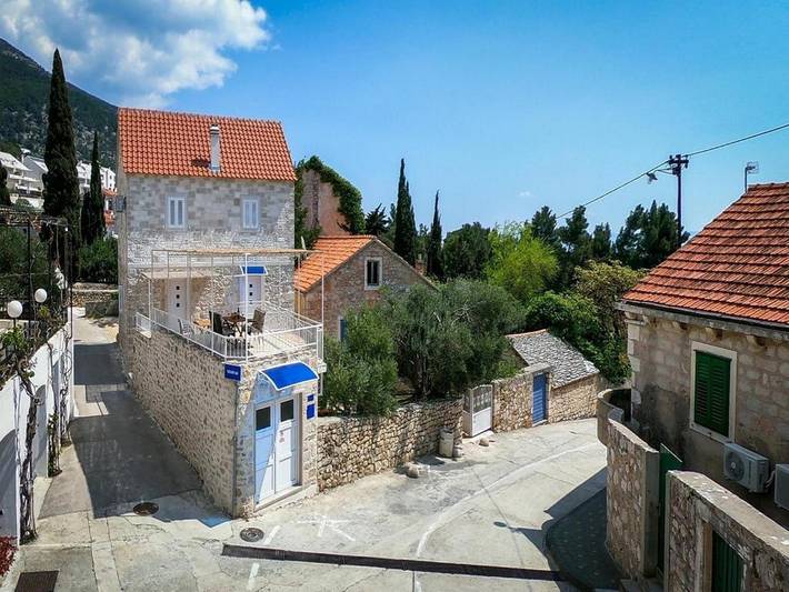 Villa pour 10 personnes, avec Balcon/Terrasse et Jardin à Bol