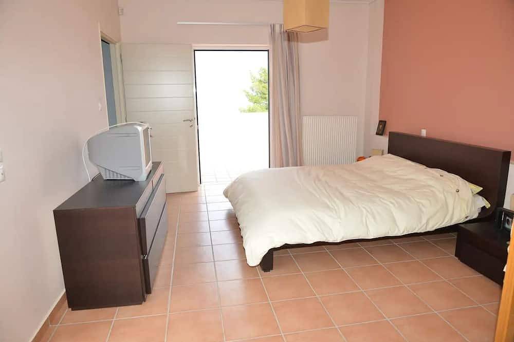 This Villa is in a very quite place of the village.There is an excellent seaview in Theologos, Fthiotida