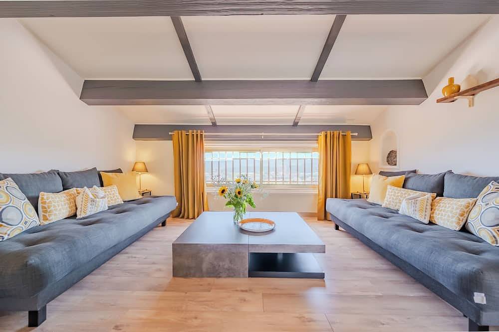 Superbe Appartement \"Haut De Villa\", Vue Mer Panoramique, Piscine in Le Lavandou, Parc national de Port-Cros