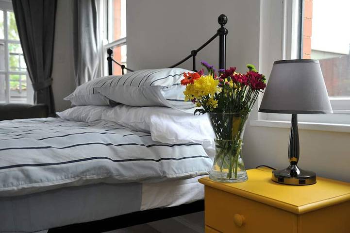 An apartment that sleeps 4 guests  in 1 bedroom in Cheltenham, Gloucestershire