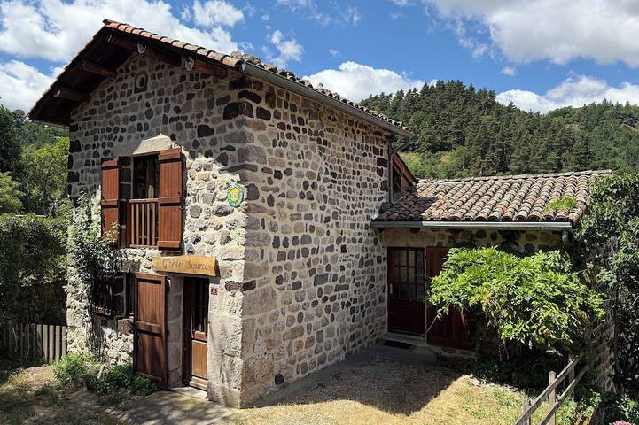 Gîte pour 11 personnes, avec jardin et terrasse, animaux acceptés
