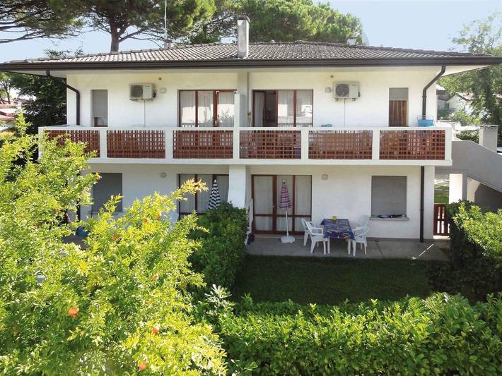 Vakantiewoning voor 6 personen, met balkon en tuin in Bibione