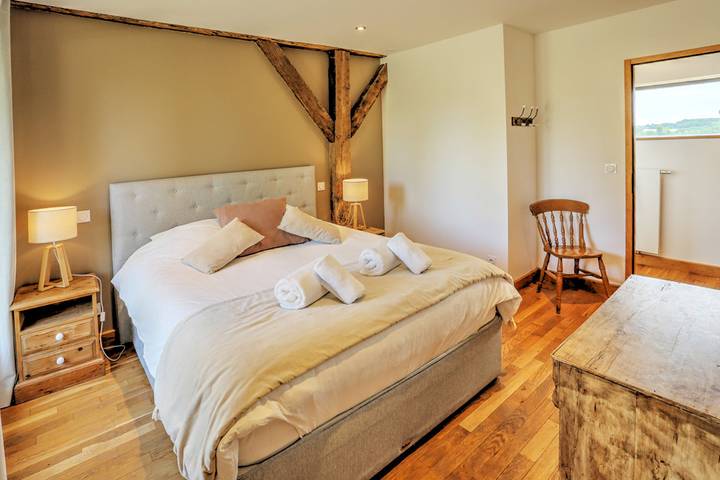 Gîte pour 5 personnes, avec jardin ainsi que jacuzzi et terrasse à Saint-Fargeau - 4