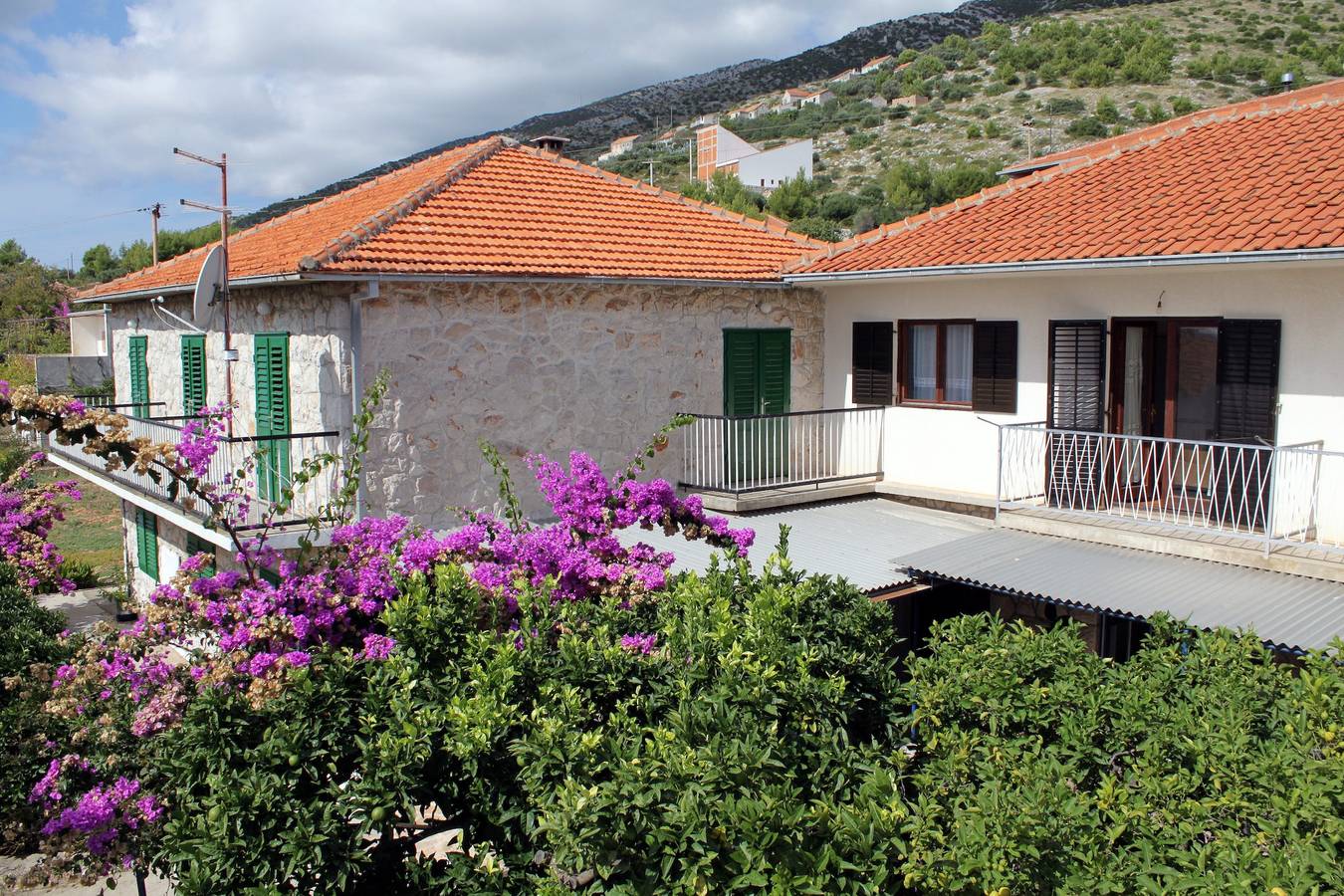Ganze Wohnung, 1-Zimmer-Ferienwohnung mit Terrasse und Meerblick Zavala (Hvar) -b in Zavala, Hvar