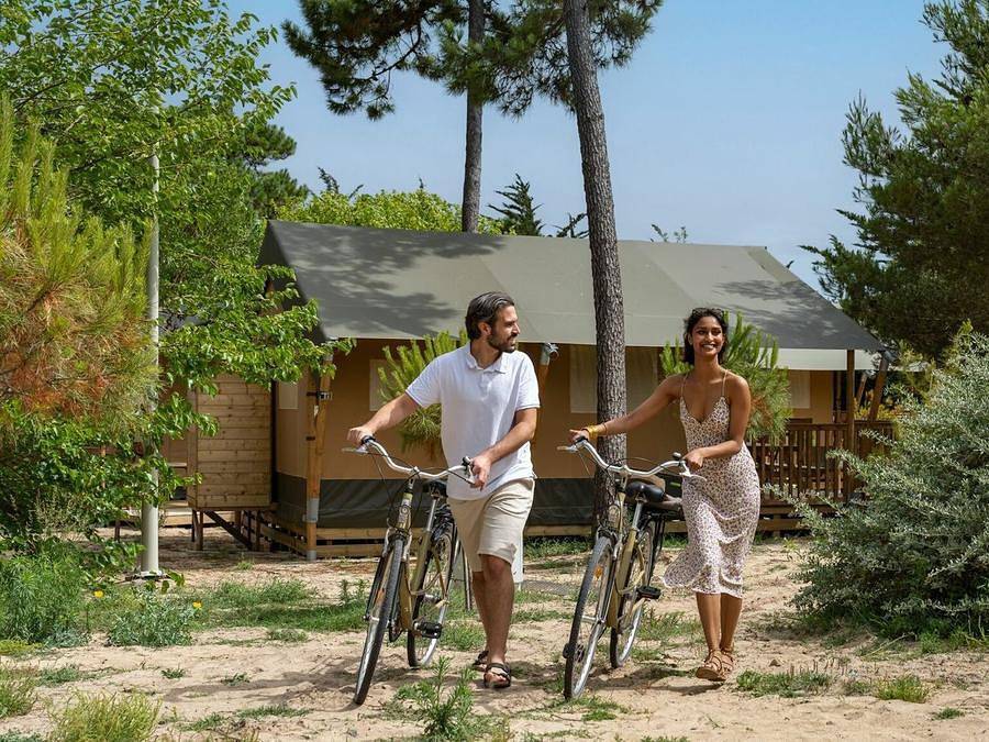 Camping Sandaya La Bosse - île de Noirmoutier  - Canvas and wooden tent 4 persons - Tente Evasion 4p 2ch ** (tent) in L'Épine, Noirmoutier
