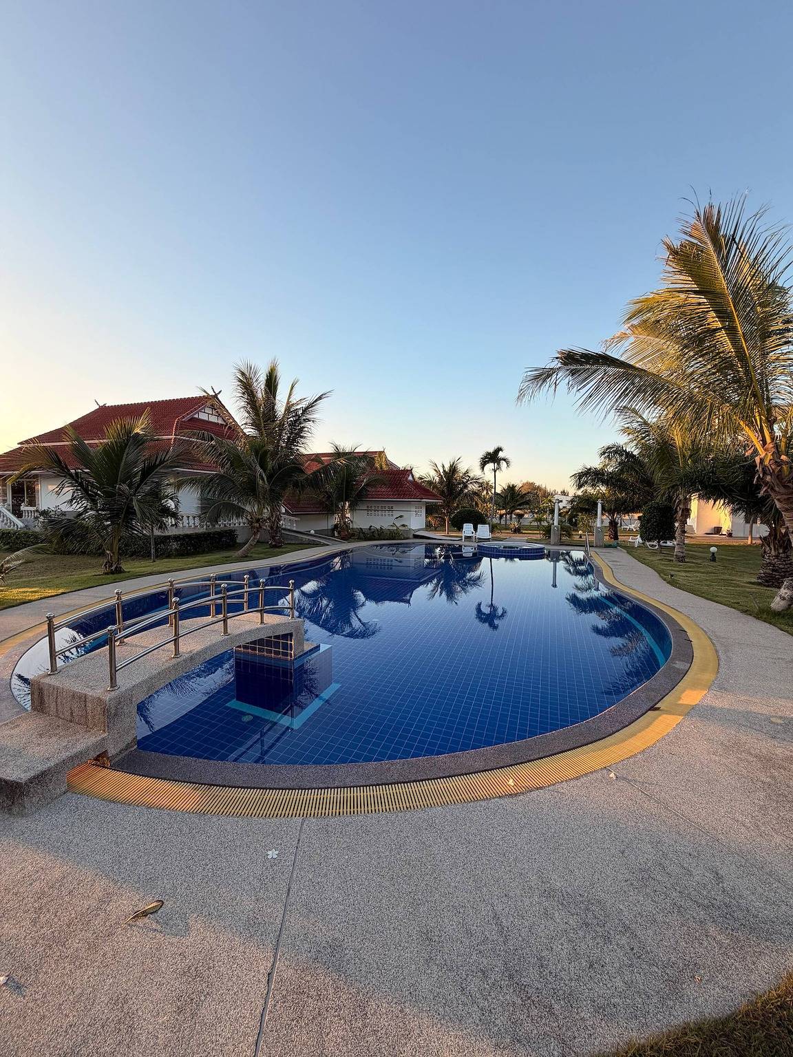 Ganze Wohnung, Romantischer Rückzugsort am Strand mit atemberaubender Aussicht in Prachuap Khiri Khan