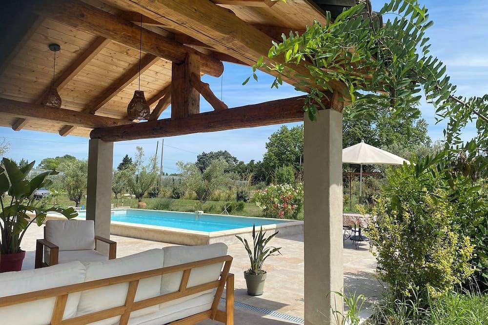 House in farmhouse, L'Aube in Caumont-sur-Durance, Vaucluse