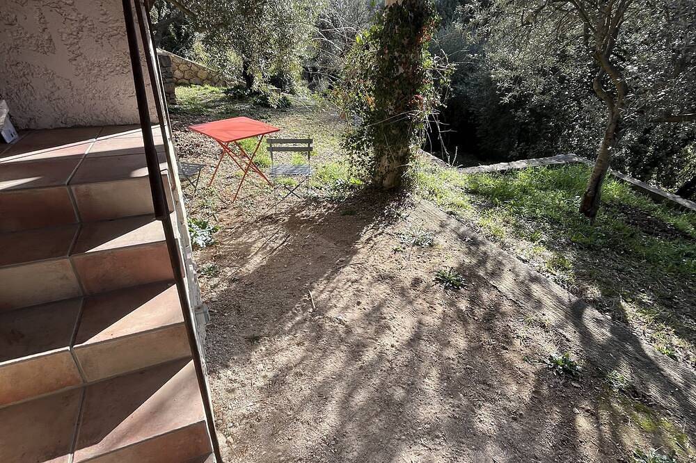 Ganze Wohnung, Studio Indépendant au Cœur Dune Oliveraie. Situé au Pied du Village de Claviers in Claviers, Draguignan Region