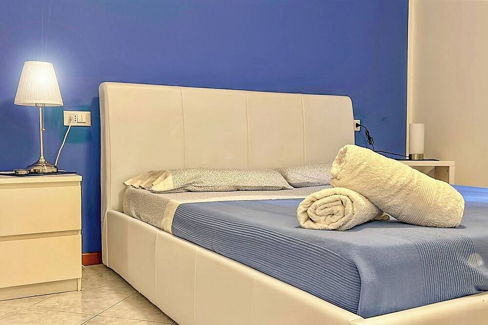 Domus Felix Holiday Home on Lake Garda in San Felice del Benaco, Montagnes autour du lac de Garde