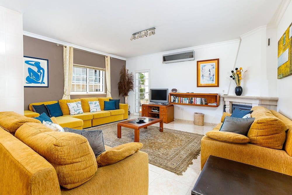 Tolles neues Ferienhaus mit 6 Sz/5 Bz & Swimmingpool in Gehentfernung vom Strand in Castro Marim, Faro Distrikt