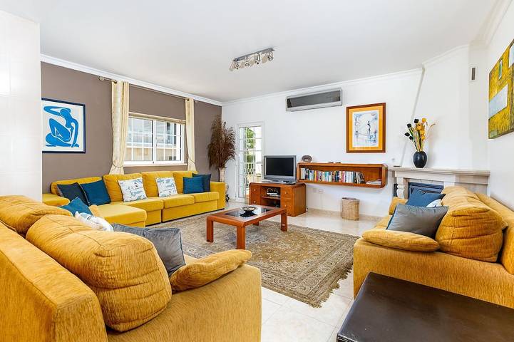 Tolles neues Ferienhaus mit 6 Sz/5 Bz & Swimmingpool in Gehentfernung vom Strand in Monte Gordo, Faro Distrikt