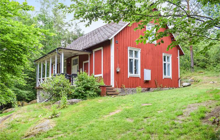 Hus för 9 Personer med trädgård in Langasjön