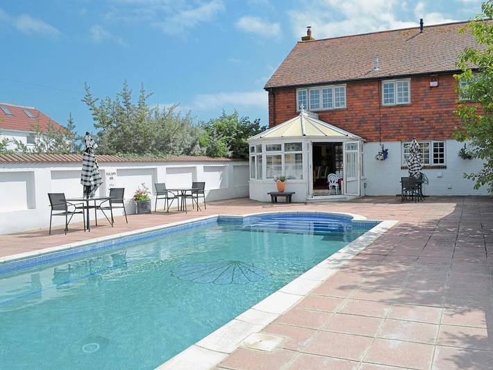 Holiday rental for 10 people, with Garden and Pool in Hayling Island
