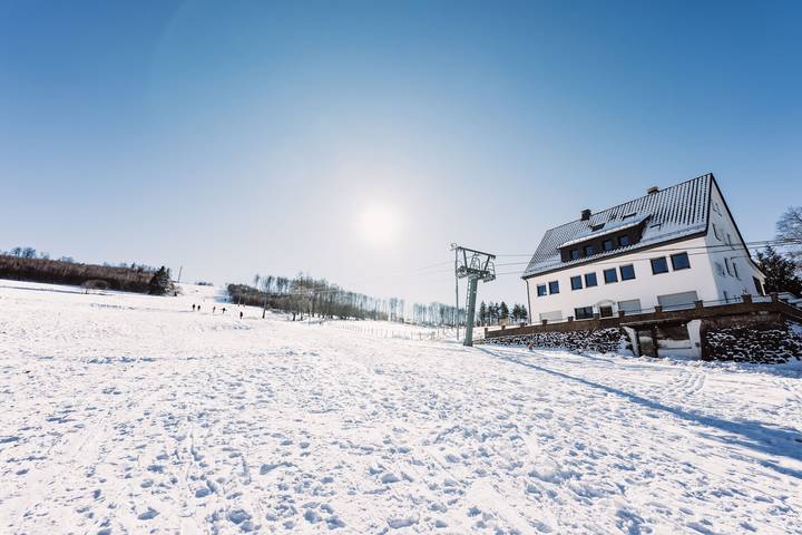 Ferienwohnung für 4 Personen, mit Balkon/Terrasse und Terrasse sowie Garten und Sauna in Brilon - 2