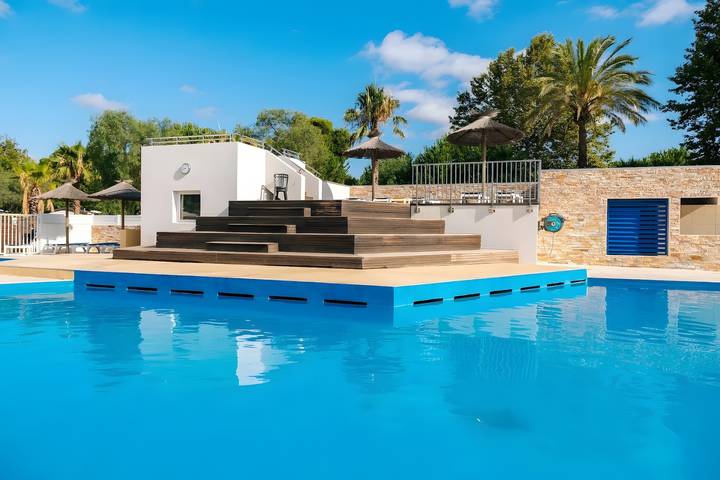 Mobil-home 'Bienvenue' com terraço privado, Wi-Fi e ar condicionado mobil-home de 2023 in Saint-Cyprien, Costa mediterrânica (França)