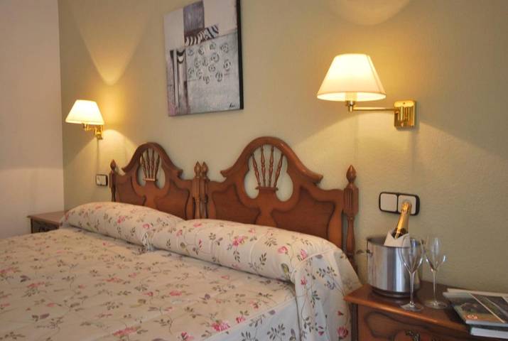 Hôtel pour 2 personnes, avec terrasse et vue ainsi que piscine et jardin dans Poo de Cabrales - 2