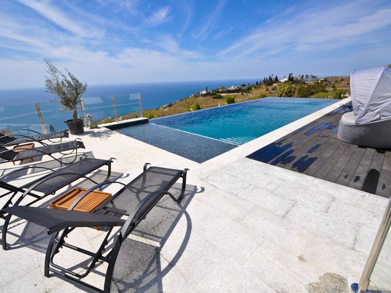 Luxury villa with large private pool in Monte de los Almendros, Salobreña