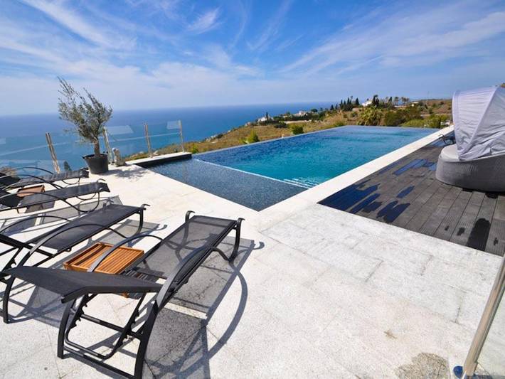 Location de vacances pour 10 personnes, avec piscine ainsi que balcon/terrasse et vue sur l’océan à Salobreña - 4