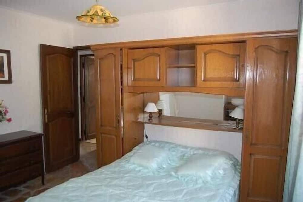 Villa en zona tranquila con sombra en 3750m2 cerrado con piscina privada y casa de la piscina in Régusse, Región Brignoles