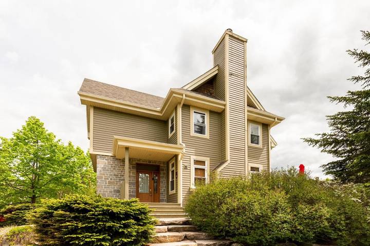 Chalet pour 8 personnes, avec vue ainsi que piscine et balcon dans Mont-Tremblant