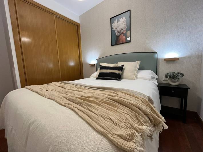 Entire holiday apartment, Old Town Core next to Plaza Nueva in Ibaiondo, Bilbao