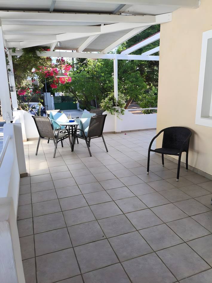 Holiday Home 'Nicks House By Zarkco' with Private Terrace, Wi-Fi and Air Conditioning in Artemida, East coast of the Attika region