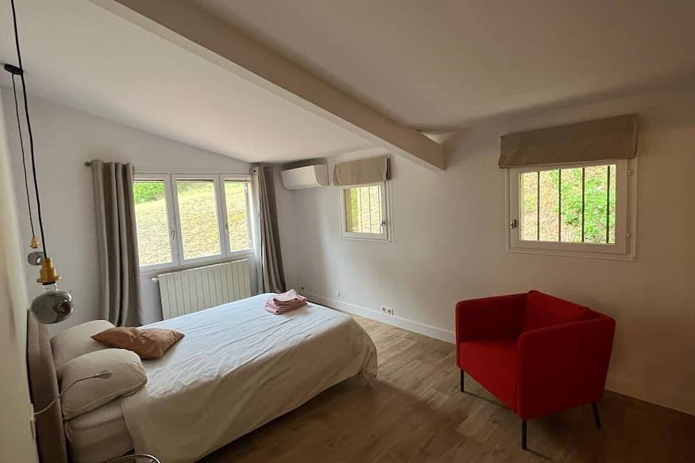 Superbe Propriété Avec vue Imprenable, Piscine, jeu de Boules au Cœur du Luberon in Saint-Saturnin-lès-Apt, Parc naturel régional du Luberon