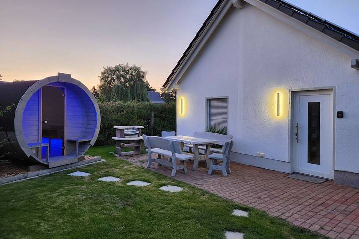 Ferienhaus für 4 Personen, mit Garten und Sauna in Grambin