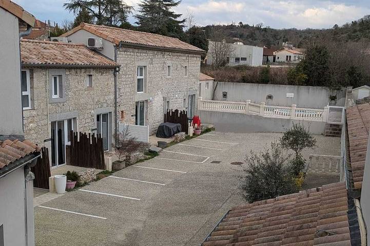 Ganze Wohnung, Cosy 2/4-person apartment with pool in the center of Ruoms in Ruoms, Ardèche