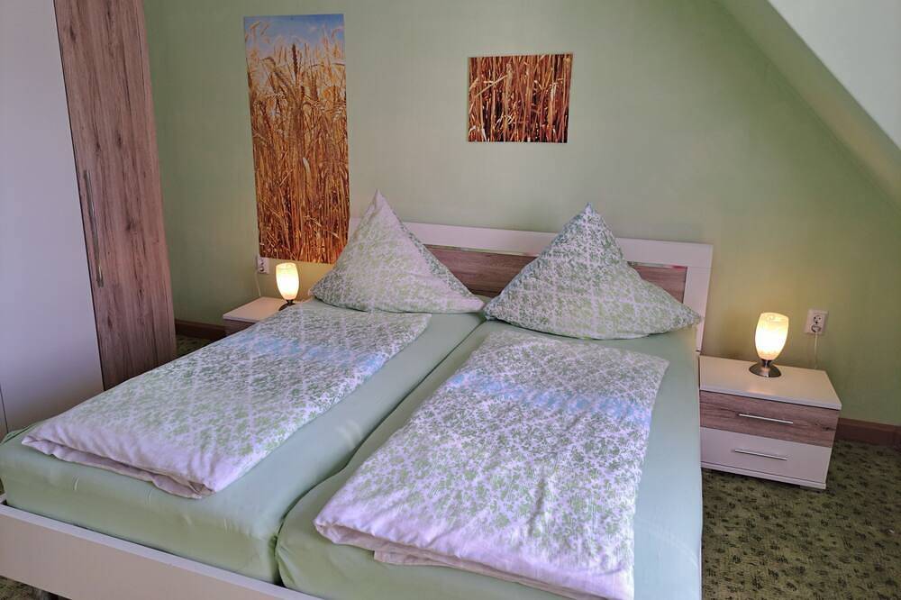 Ganze Wohnung, Ferienwohnung mit 2 Schlafzimmern in Zschorlau/Erzgebirge in Zschorlau, Erzgebirge