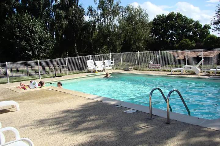 Gîte pour 6 personnes, avec piscine et jardin, animaux acceptés dans Lac de Lavaud - 2