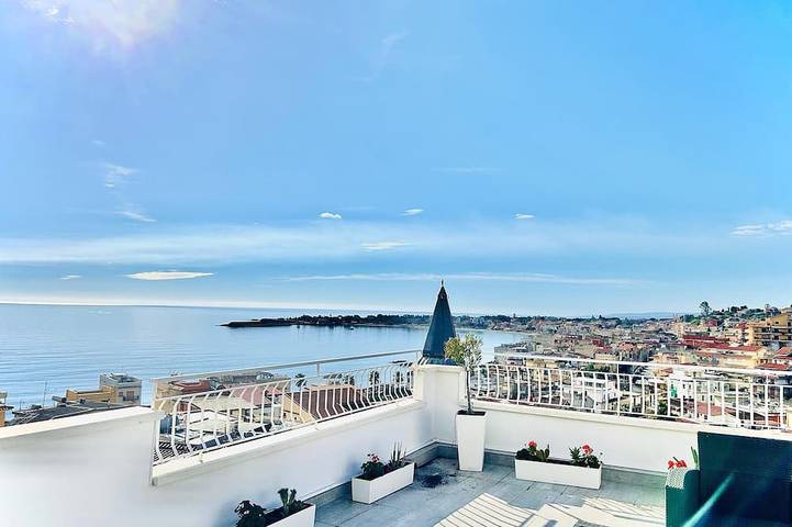 Ferielejlighed for 6 personer, med jacuzzi og balkon i Giardini-Naxos