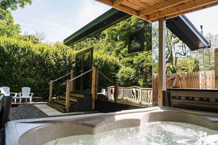 Log cabin for 2 people, with garden and hot tub in Cumbria