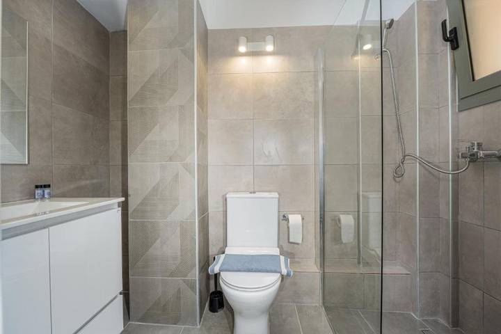 Gîte pour 2 personnes, avec jardin et balcon dans Égine - 4