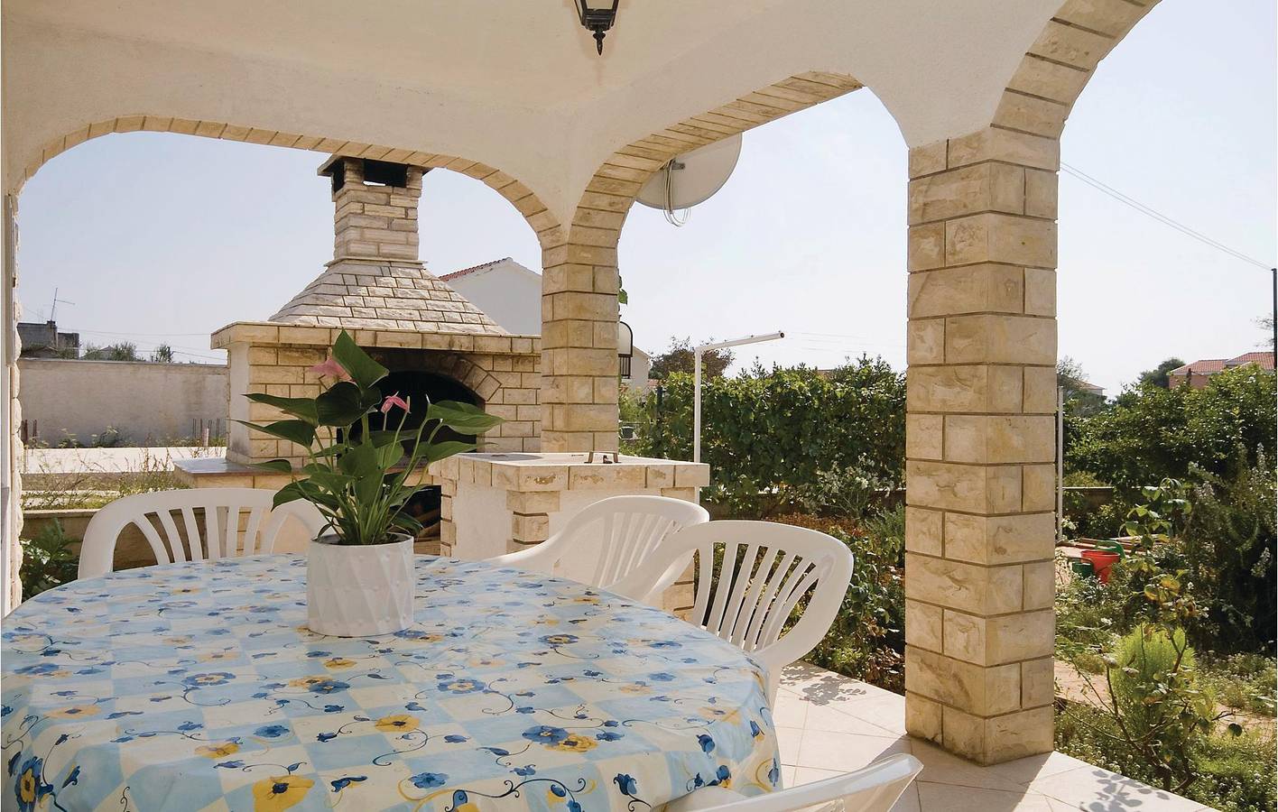 Entire holiday apartment, Cozy 1-Bed Apartment with Terrace, Kitchen, and 1km to Beach in Vir