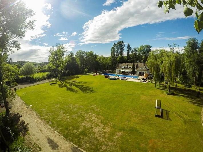 Tente pour 3 personnes, avec Terrasse et Jacuzzi ainsi que Jardin et Piscine