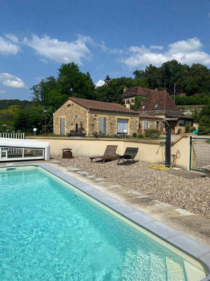 Location de vacances pour 8 personnes, avec jardin ainsi que vue et piscine, animaux acceptés à Vézac - 2