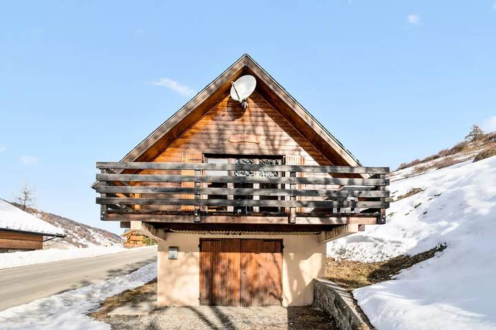 Chalet pour 9 personnes, avec balcon dans Vars (station de ski)