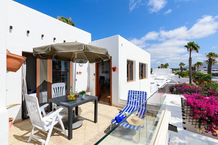 Ganze Wohnung, Apartment "Puerto Chico 8" mit Meerblick, gemeinschaftlich genutztem Pool, Terrasse und Wlan in Playa Blanca, Yaiza