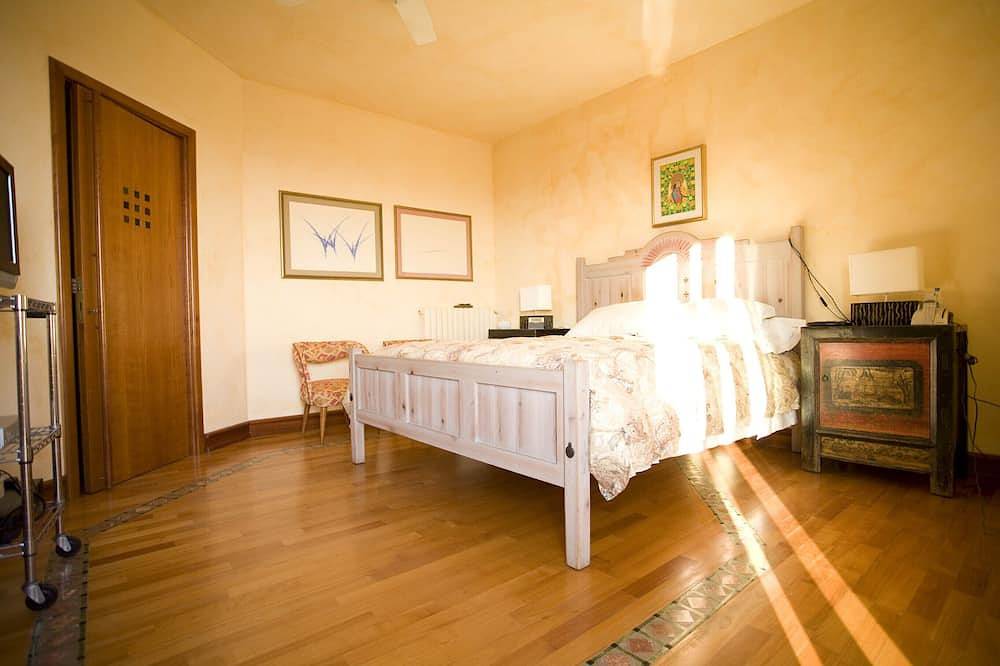Piccolo Paradiso, elegante villa con piscina, vista al mar, entre Roma y Nápoles. in Formia, Provincia de Latina