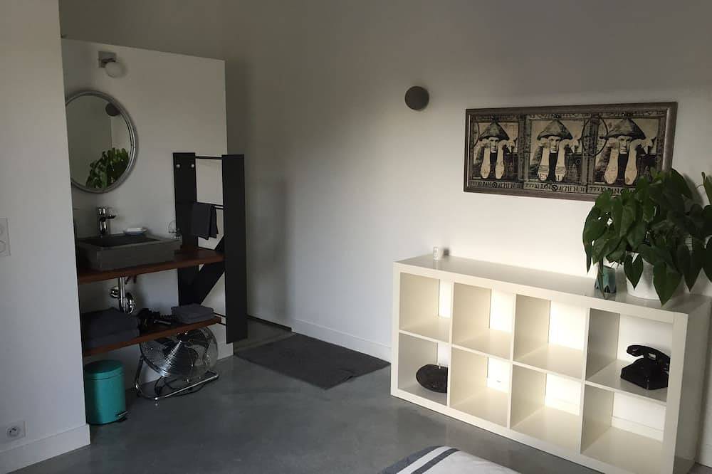 Maison contemporaine de 220m2 avec piscine chauffée à 15 mn de l'océan in Le Temple, Parc naturel régional du Médoc