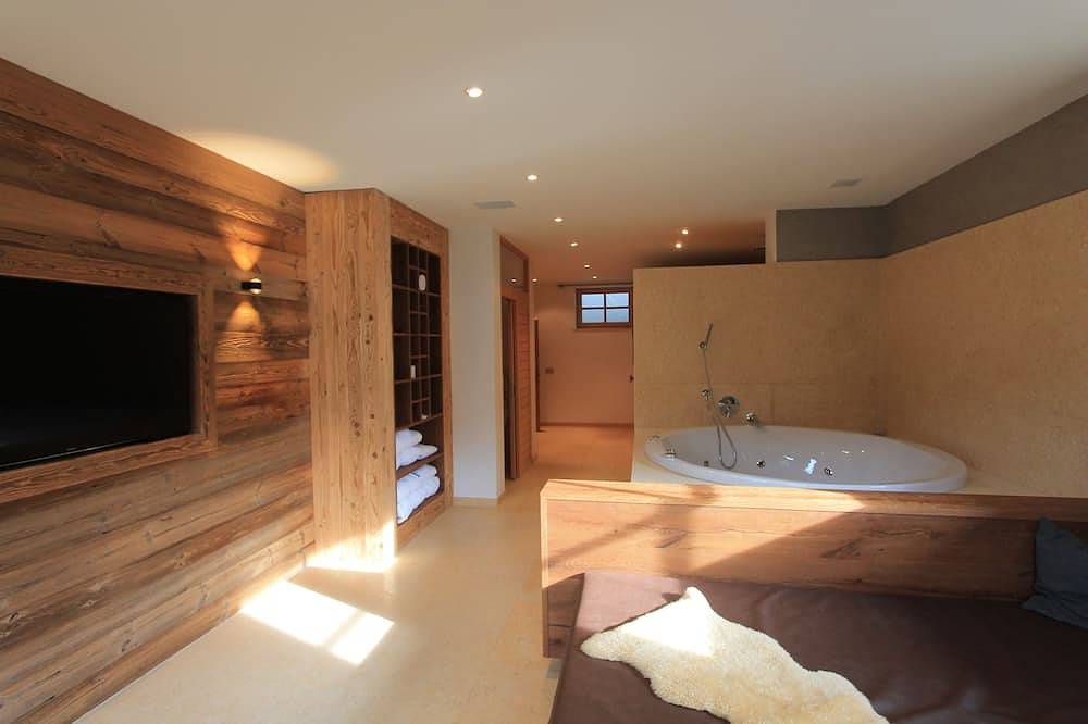Traumhaft schönes Chalet/ Ferienhaus, in den Bergen an der Skipiste Kitzbühels in Kirchberg in Tirol, Bezirk Kitzbühel