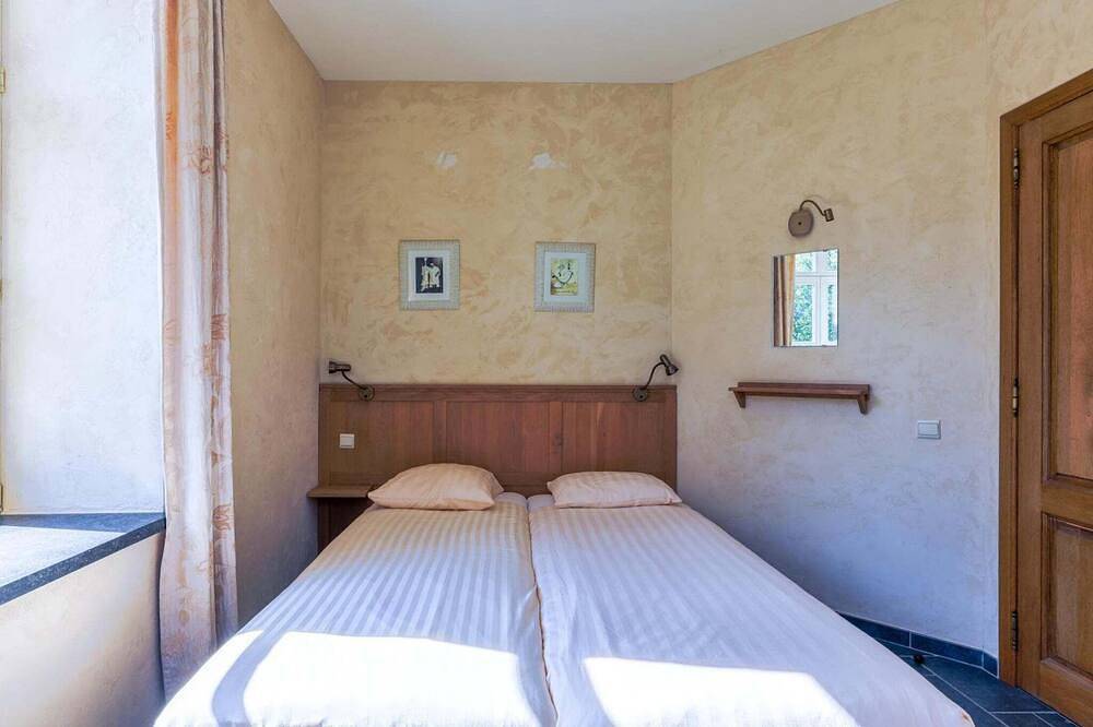 Grand appartement dans un château du Xvie siècle in Aywaille, Région de Liège