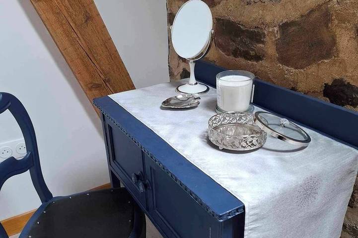 Location de vacances pour 8 personnes, avec jardin dans Saint Christophe De Chaulieu