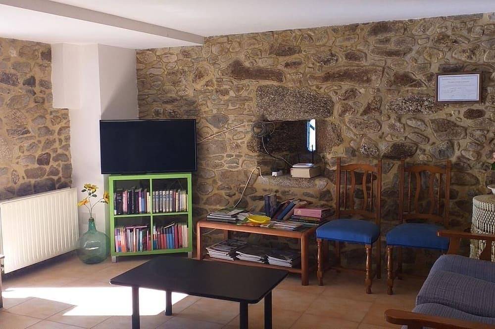 A rustic family home located in a village in Galicia, surrounded by countryside in A Estrada, Pontevedra Province