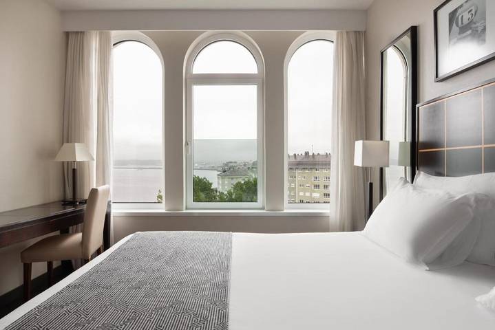 Hotel para 3 pessoas, com Jacuzzi e Terraço e ainda Jardim and Vista em Corunha